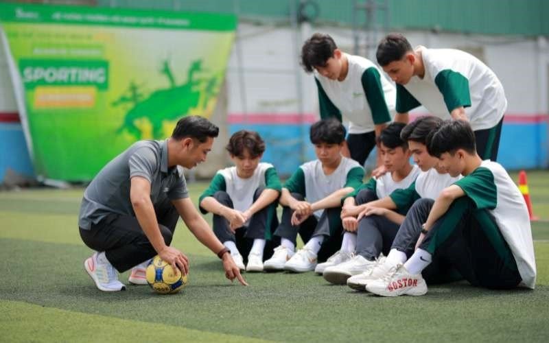 Học sinh trường quốc tế tham gia hoạt động ngoại khóa, thể hiện niềm vui và tinh thần đồng đội