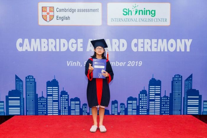 Học viên Anh Ngữ Quốc Tế Shining năng động trong giờ học