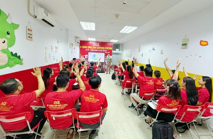 Học viên hăng say học tập tại Trung Tâm Anh Ngữ Á Châu