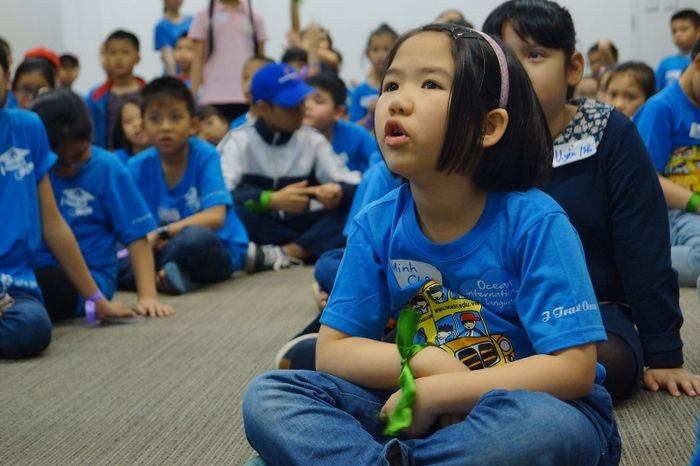 Học viên nhí đang tham gia hoạt động tại trung tâm tiếng Anh Ocean Edu Thanh Xuân