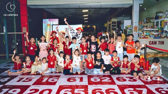 Học viên tiếng Anh tại CB Centres Bến Tre tham gia lớp học tương tác