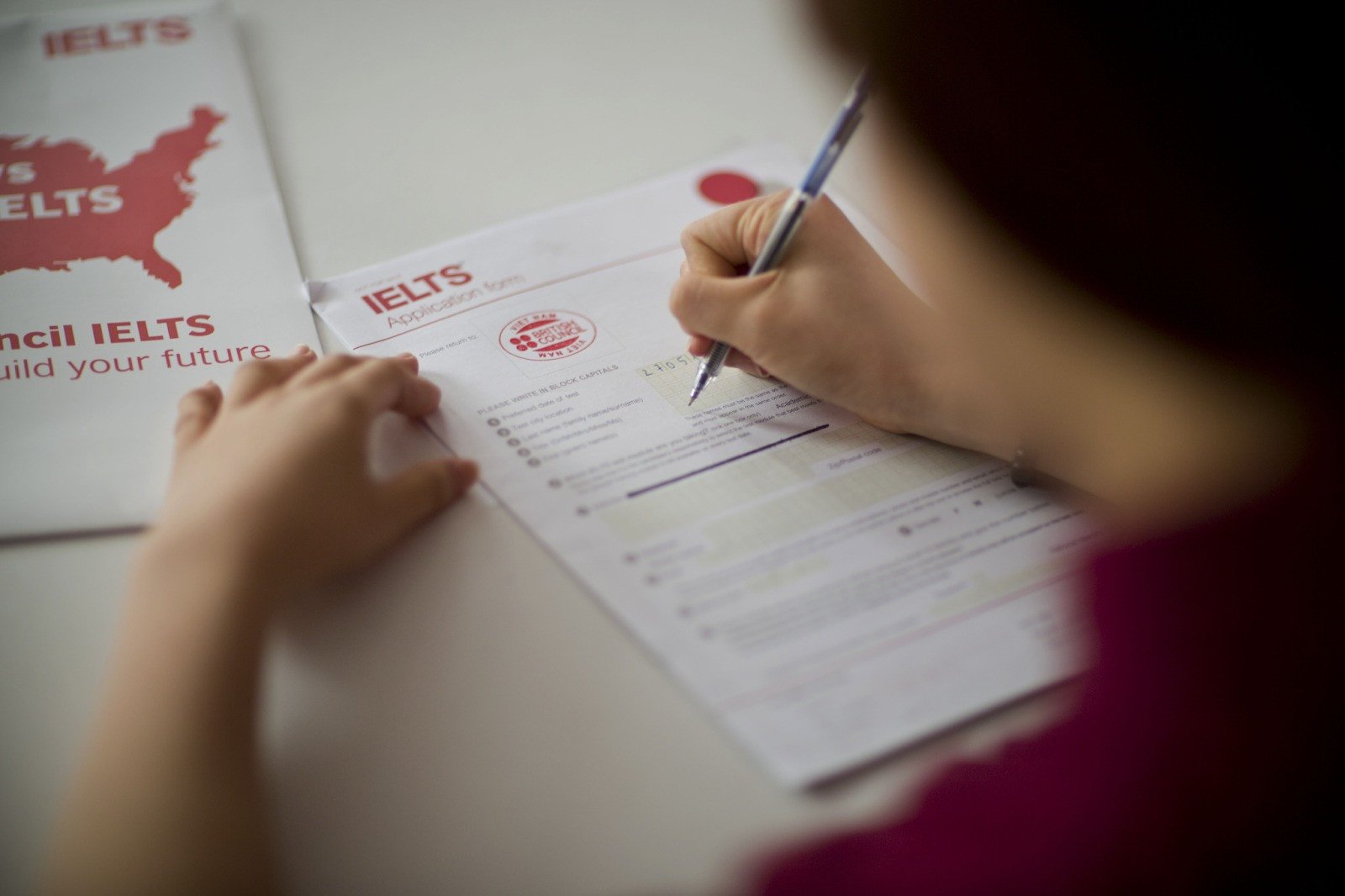Học viên tìm hiểu chính sách hoãn thi IELTS của British Council