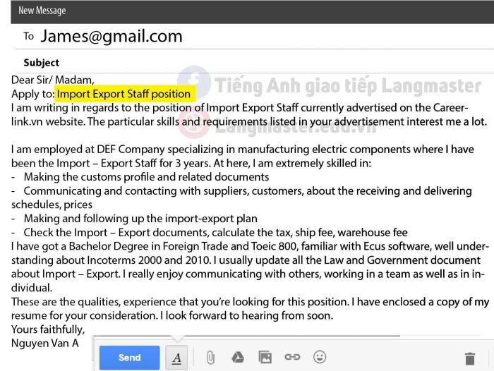 Mẫu email xin việc bằng tiếng Anh trên màn hình laptop