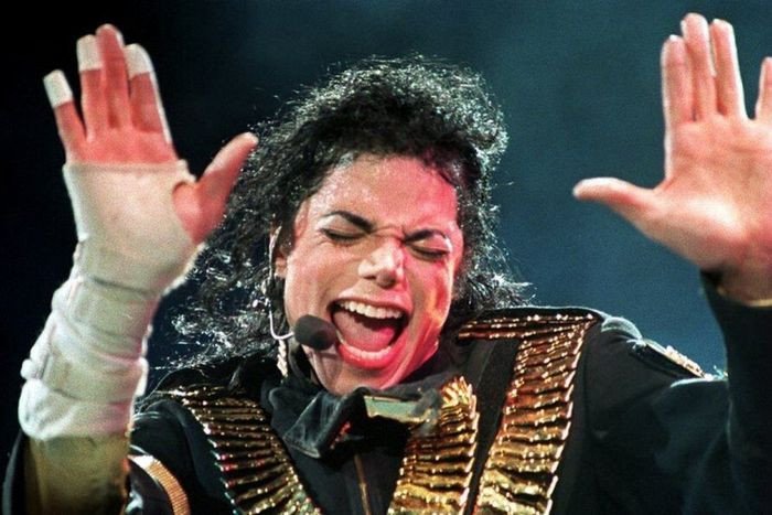 Michael Jackson biểu diễn trên sân khấu huyền thoại
