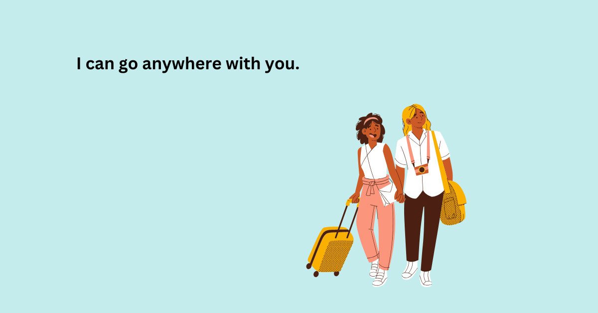 Người đàn ông đi bộ trong thành phố thể hiện sự linh hoạt về địa điểm của Anywhere