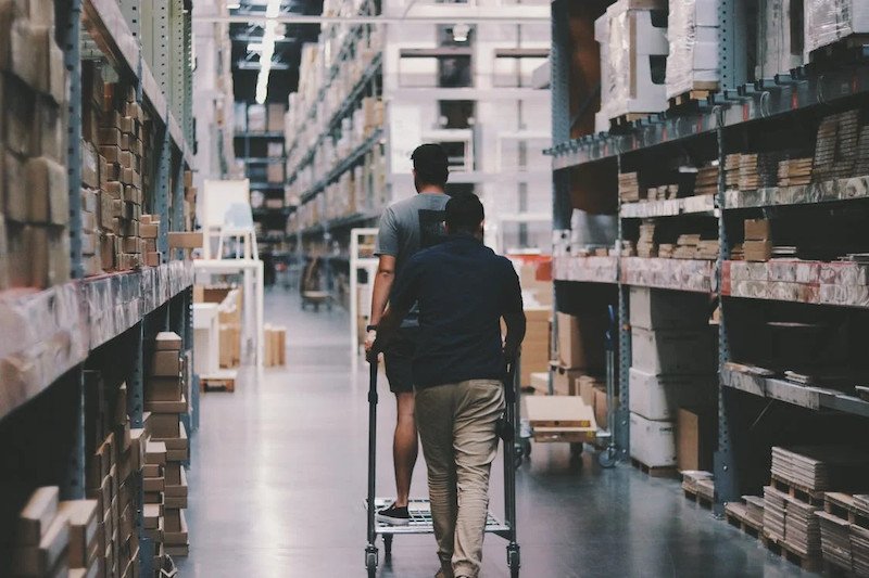 Người học tiếng Anh chuyên ngành logistics