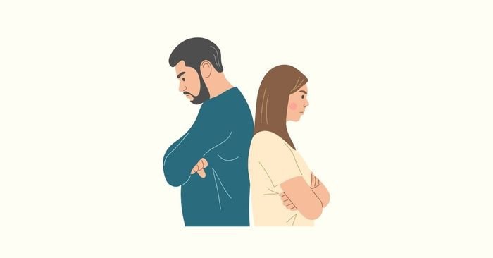 Người phụ nữ suy tư về mâu thuẫn gia đình, liên quan đến chủ đề bài viết tiếng Anh.