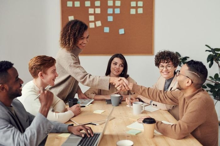 Những lời chúc công việc suôn sẻ bằng tiếng Anh dành cho bạn bè và đồng nghiệp