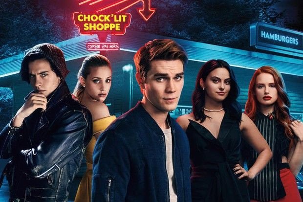 Nữ đô vật từ series GLOW của Netflix, học tiếng Anh với giọng Mỹ