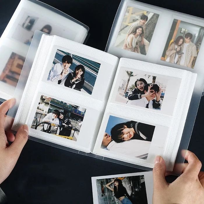 Poster thần tượng Kpop, cảm hứng cho bài viết tiếng Anh về sở thích cá nhân