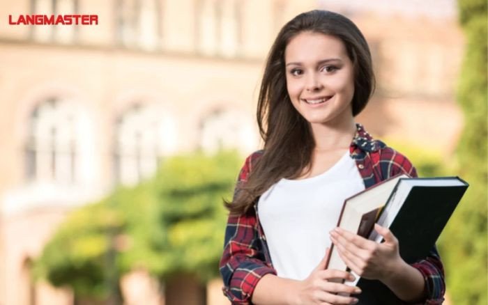 Sinh viên tự tin phỏng vấn bằng tiếng Anh