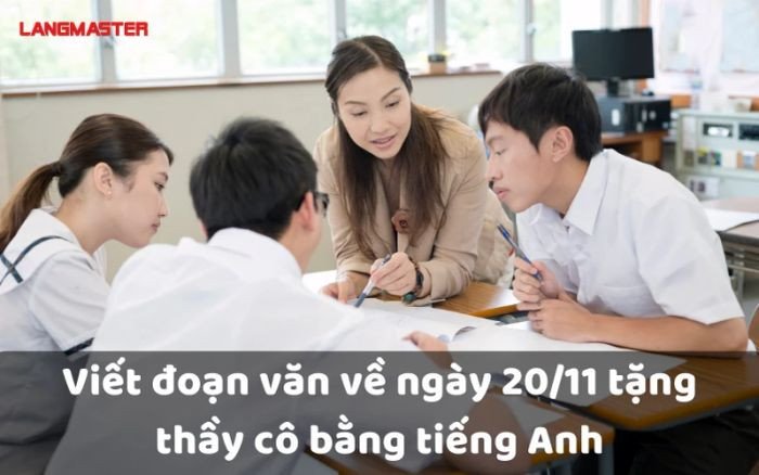 Thầy giáo đang giảng bài, học sinh chú ý lắng nghe