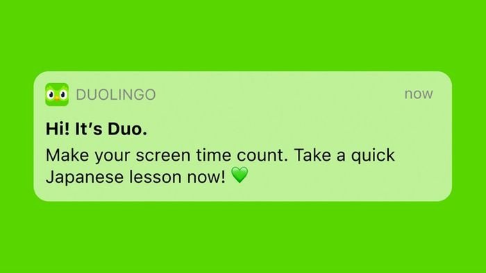 Thông báo nhắc nhở học tiếng Anh từ Duolingo, hỗ trợ người dùng duy trì thói quen học tập hàng ngày.