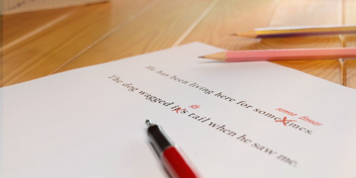 Tìm lỗi sai trong câu tiếng Anh với các phrasal verb, hỗ trợ ôn tập ngữ pháp và cụm động từ lớp 12.