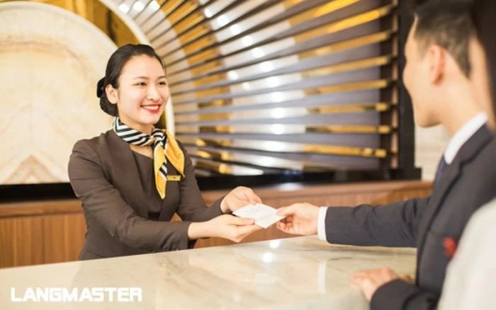 Từ vựng tiếng Anh giao tiếp lễ tân khách sạn về khu vực và dịch vụ