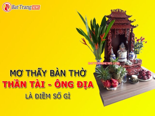 Bàn thờ Thần Tài Ông Địa tươm tất với nến và hoa quả
