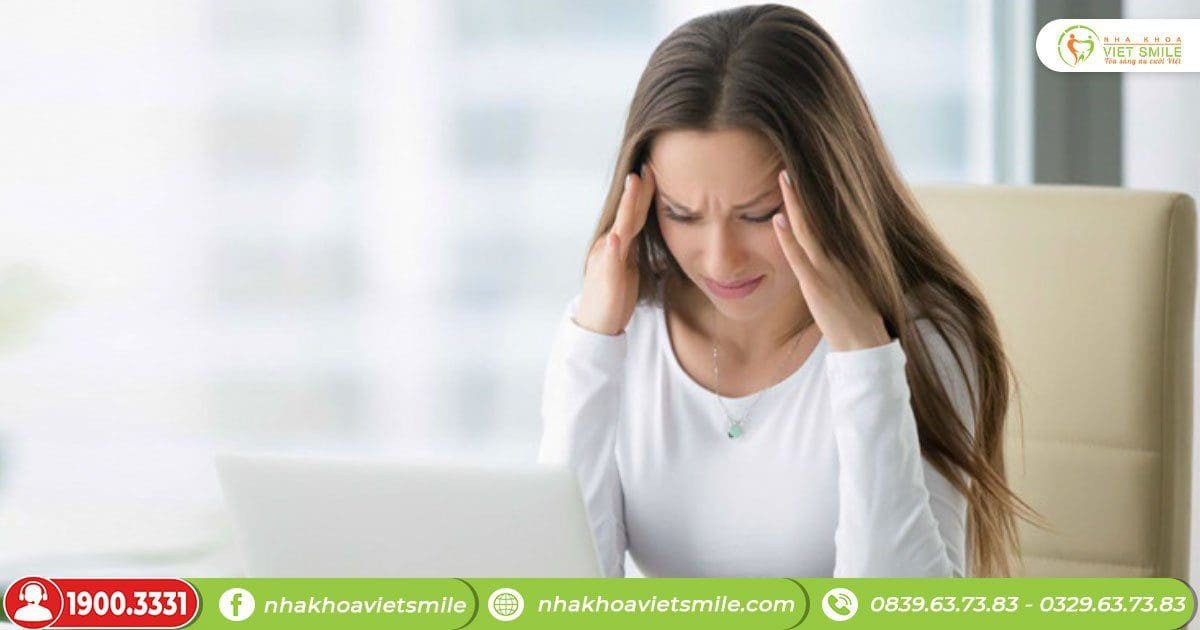 Biểu hiện khuôn mặt căng thẳng, mệt mỏi có thể dẫn đến mơ thấy bị gãy răng