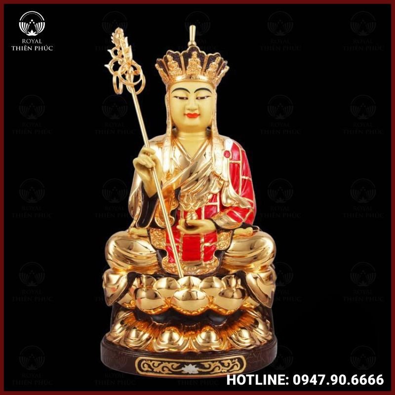 Bức tượng Địa Tạng Vương Bồ Tát uy nghi, mang đến thông điệp tâm linh khi mộng thấy Ngài