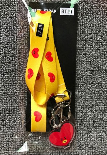 Cận cảnh dây thẻ BT21 độc đáo, một món đồ dùng học tập cá tính và tiện lợi cho học sinh.