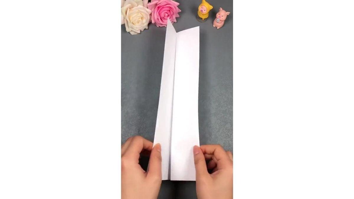 Chia tờ giấy A4 thành 4 phần ngang bằng nhau