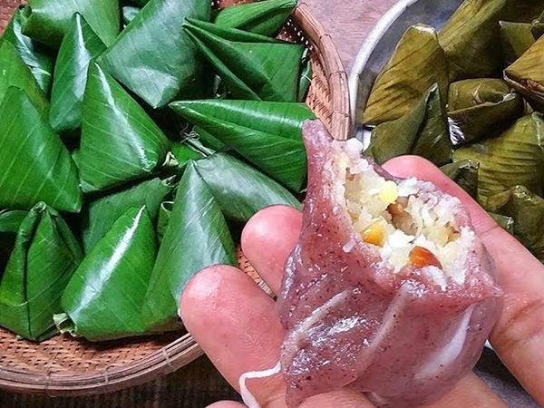 chiếc bánh ít trần thơm ngon, thể hiện điềm báo tài lộc