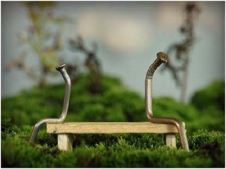 Chiếc đinh nhọn tượng trưng cho những khó khăn trong giấc mơ thấy đinh đâm vào người