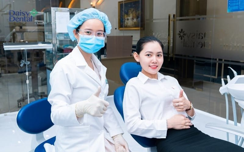 Đến gặp nha sĩ để được thăm khám răng miệng định kỳ