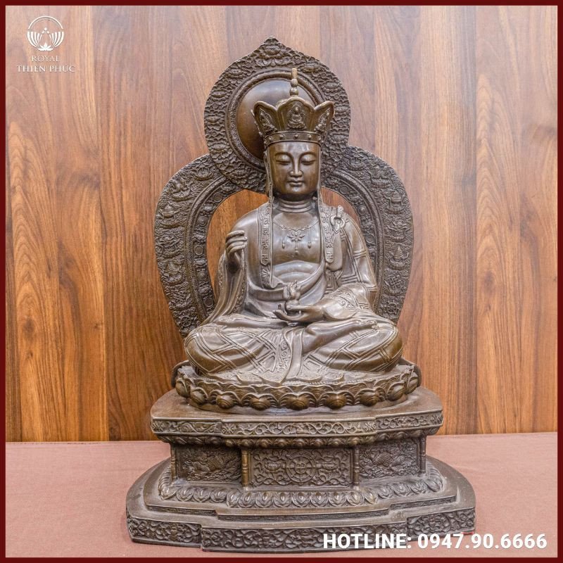 Địa Tạng Vương Bồ Tát đứng trên đài sen