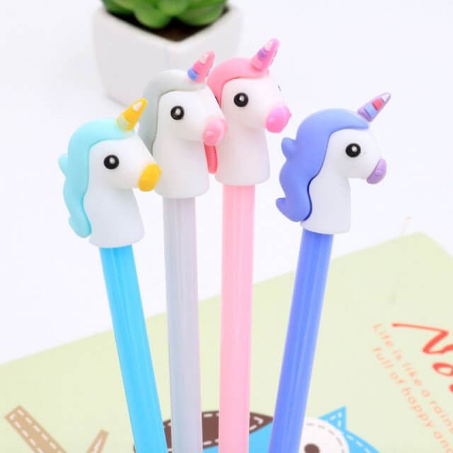 Đồ vật hình con ngựa mang ý nghĩa mã đáo thành công, đem lại may mắn học đường