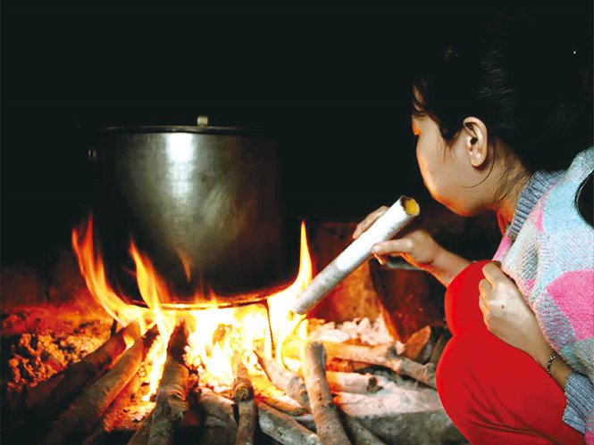 Đống lửa bùng cháy, tượng trưng cho những giấc mơ thấy lửa cháy hên hay xui.