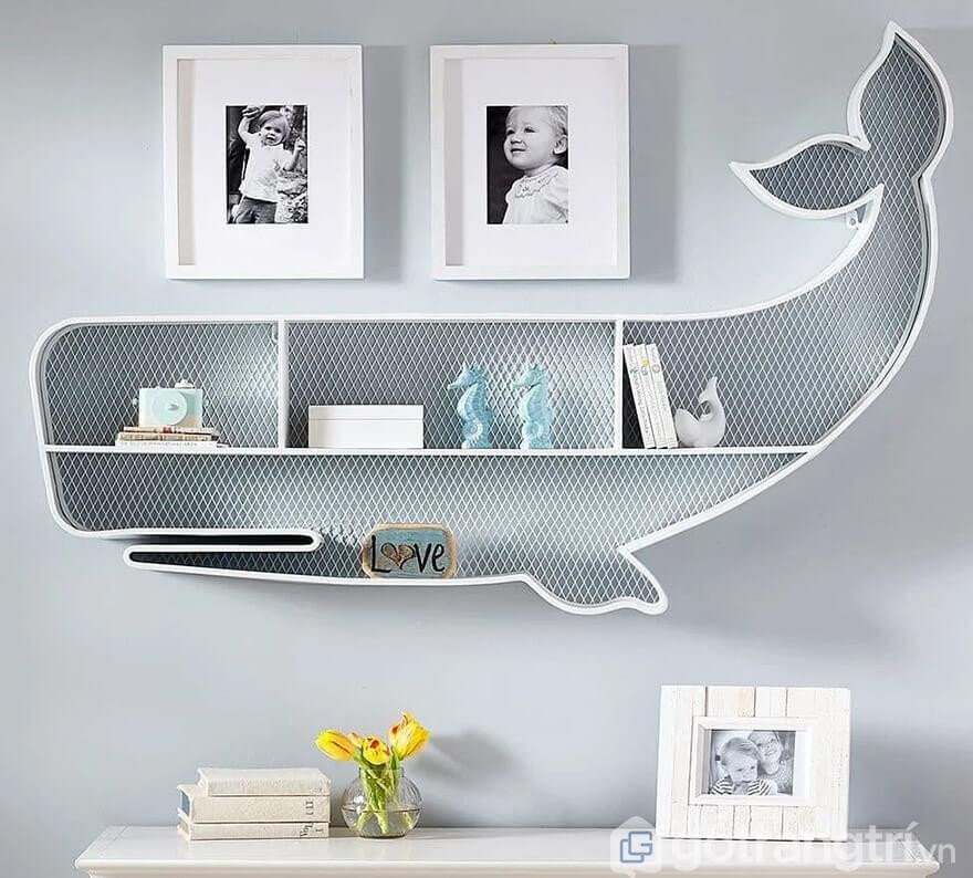 Dùng kệ treo tường trang trí gọn gàng và đẹp mắt hơn, tối ưu không gian lưu trữ.