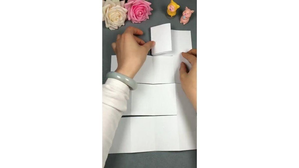 Gấp từng hàng giấy