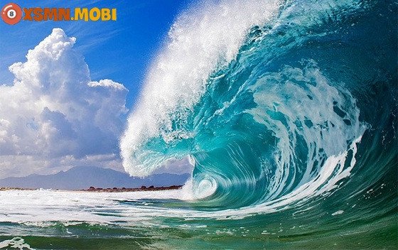 Giấc mơ sóng biển: Biểu tượng của cảm xúc và biến động cuộc đời.