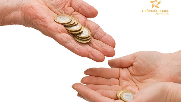 Giấc mơ thấy bố cho nhiều tiền, gợi mở về cơ hội lớn trong cuộc sống