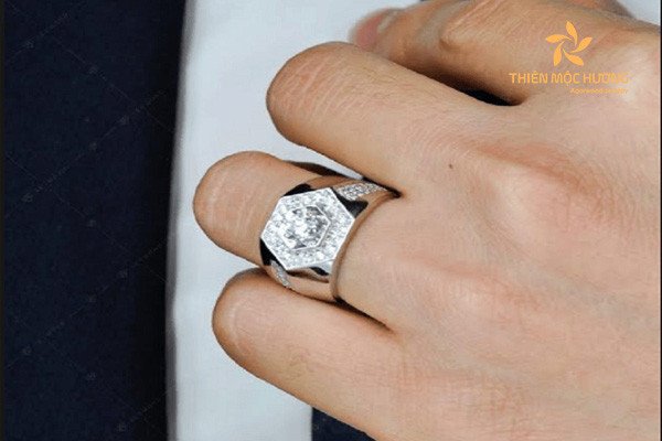 Giấc mơ thấy chiếc nhẫn kim cương lấp lánh
