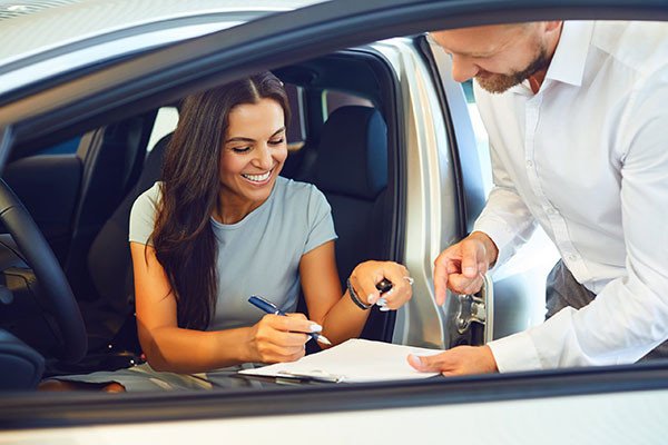 Giải đáp các câu hỏi thường gặp khi **nằm mơ thấy người khác mua xe máy**.