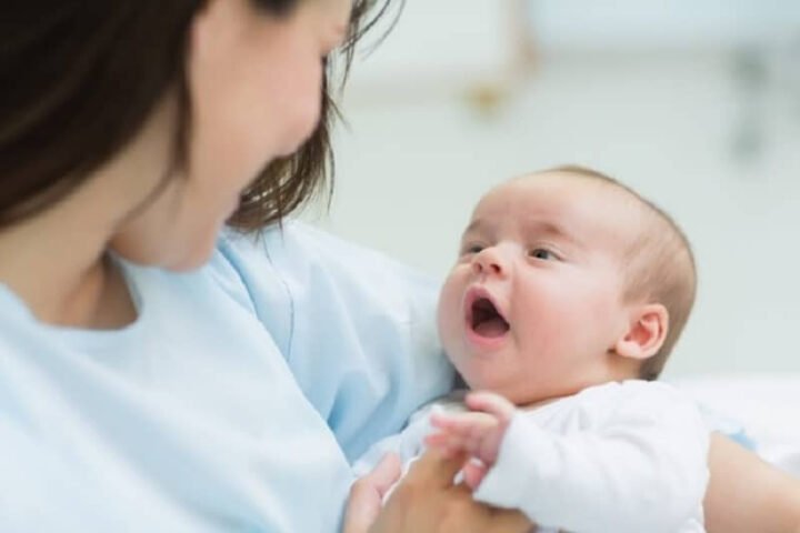 Giải Mã Giấc Mơ Thấy Ẵm Bé Trai: Điềm Báo và Con Số May Mắn
