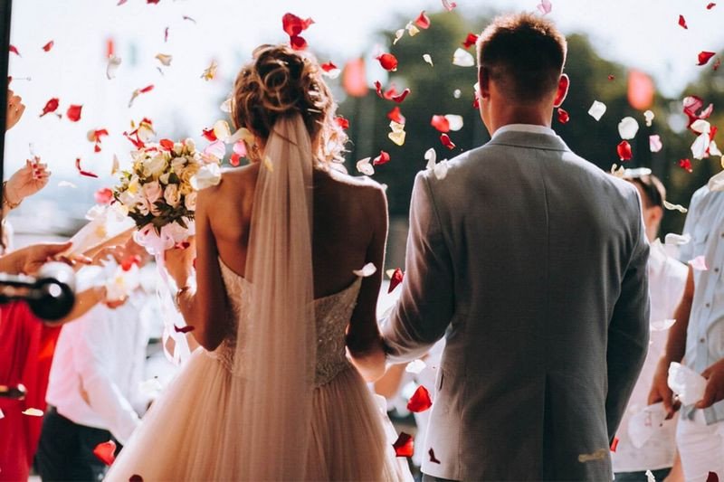 Giải mã mơ thấy đám cưới của người lạ
