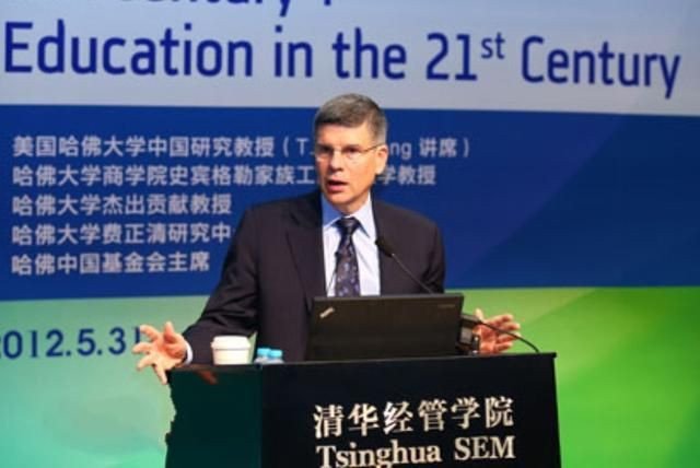 Giáo sư Harvard William C. Kirby nhấn mạnh năng lực học tập quan trọng hơn IQ