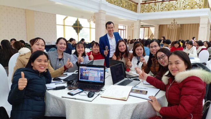 Giáo viên tham gia tập huấn CNTT để nâng cao kỹ năng dạy học