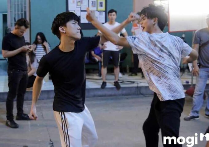 Hình ảnh minh họa giấc mơ đánh nhau, thể hiện cảm xúc căng thẳng trong vô thức