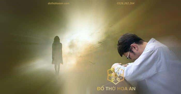 Hình ảnh tượng trưng cho sự tái sinh, lột xác sau giấc mơ thấy mình chết đi sống lại, mang ý nghĩa khởi đầu mới.