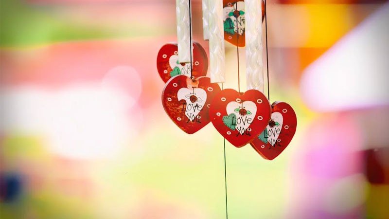 Hình nền chuông gió kiểu Nhật bên cửa sổ
