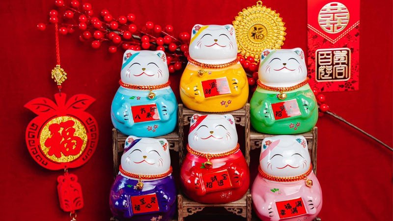 Hình nền mèo thần tài Maneki Neko vẫy tay gọi may mắn