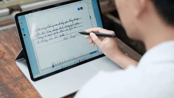 Học sinh ghi chú và lưu trữ thông tin hiệu quả trên máy tính bảng