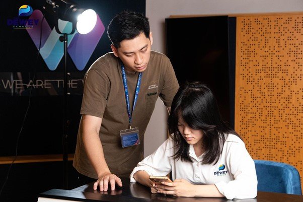 Học sinh tập trung cao độ khi học tập để quản lý thời gian hiệu quả