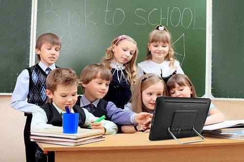 Học sinh tham gia học nhóm trực tuyến để tối ưu lợi ích của internet trong học tập