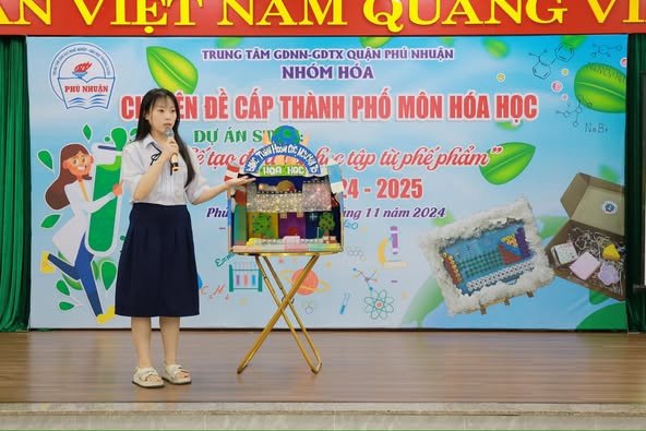 Học sinh trình bày dự án STEM đồ dùng học tập