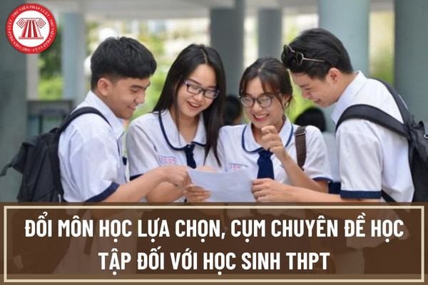 Học sinh trung học phổ thông tìm hiểu về cụm chuyên đề học tập và các môn học lựa chọn