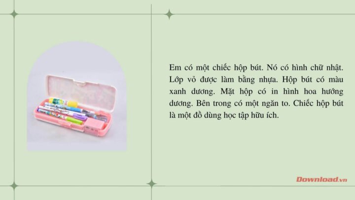 Hộp bút màu hồng hình chữ nhật chứa đầy đủ bút chì, tẩy và thước kẻ của học sinh lớp 2